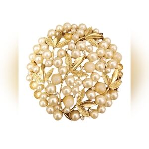 Fabulous Signed Vintage Pearl and Gold Trifari Brooch